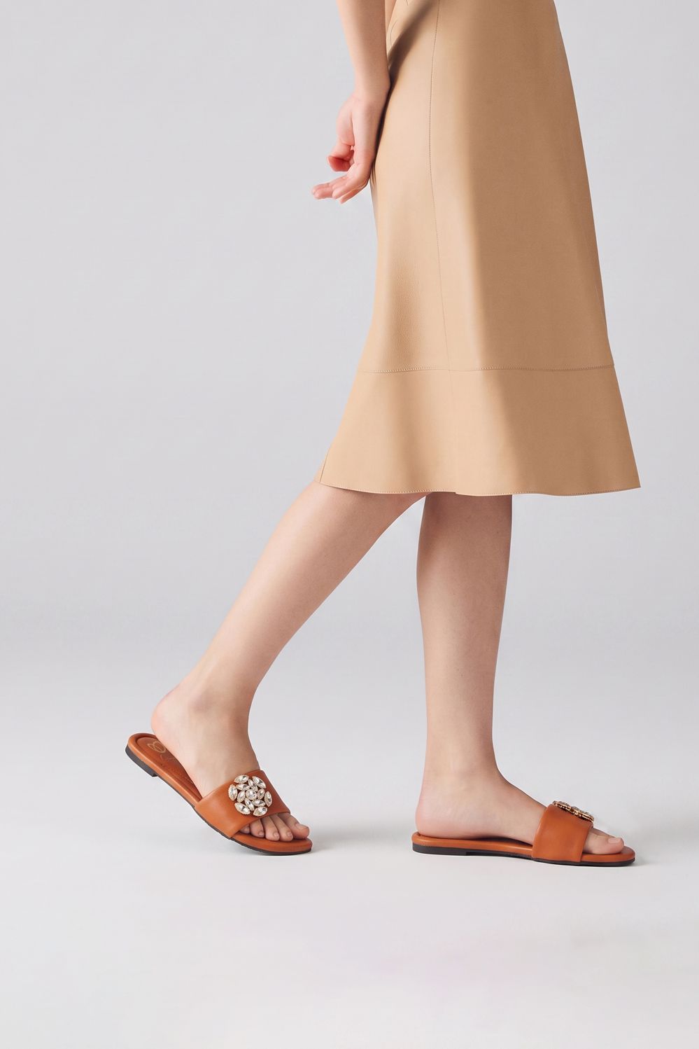 OPIA JESS SLIDES